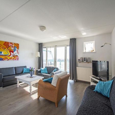 An Apartment That Is Attractively Furnished Julianadorp Exteriér fotografie